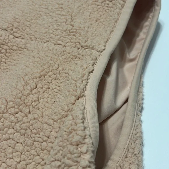 Calia pink Sherpa Vest, zip up size med - Picture 5 of 6